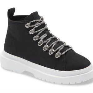 Barry Lace-Up Sneaker